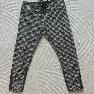 Nike High Rise Crop Leggings